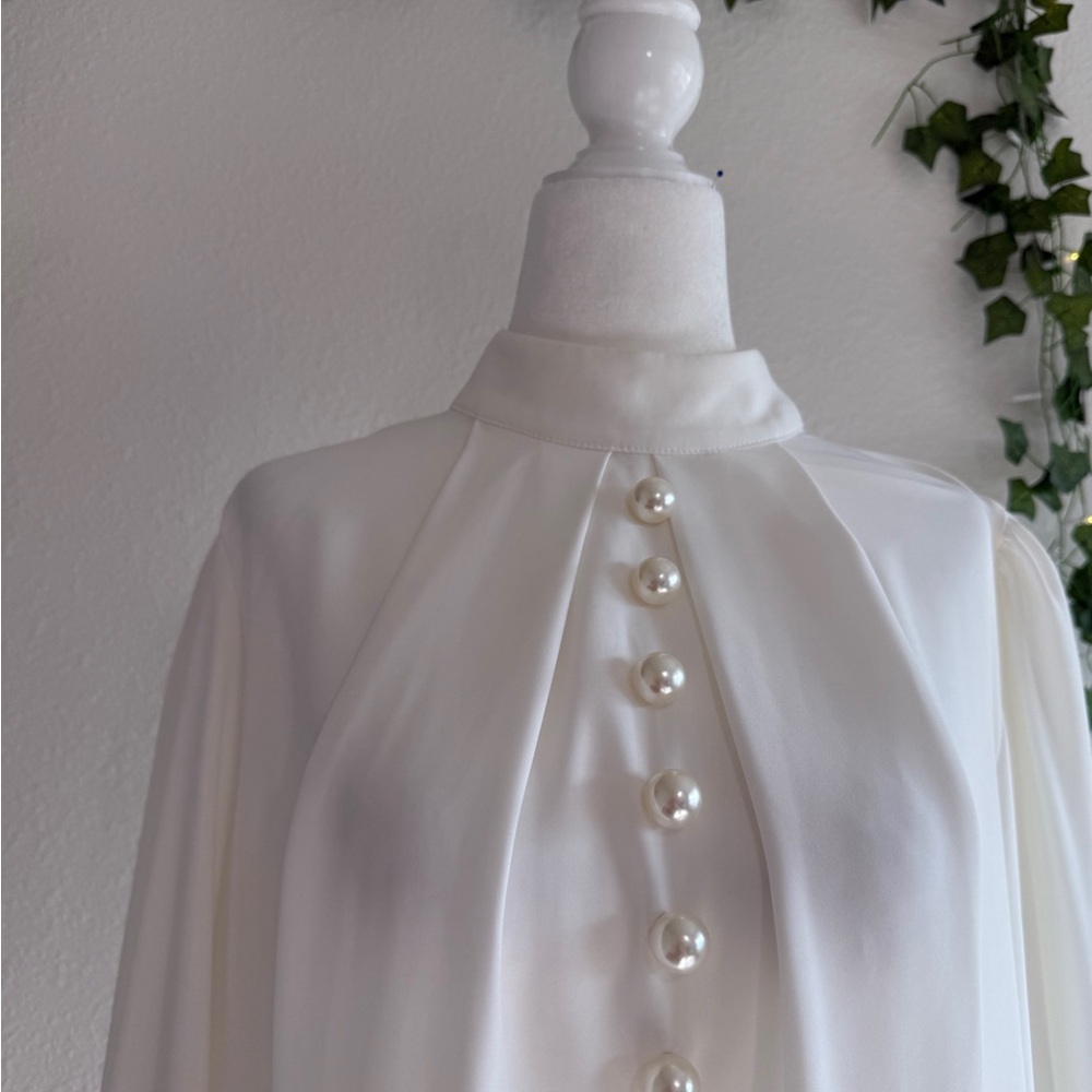 La’ Ros Ivory Pearl Button Blouse | Romantic Office Chic Top | Size M